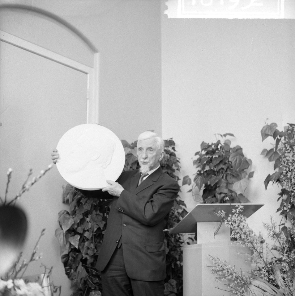 Opening Lagere Tuinbouwschool aan de Haverlandstraat te Rotterdam, mr De Vries , Bestanddeelnr 916-1952