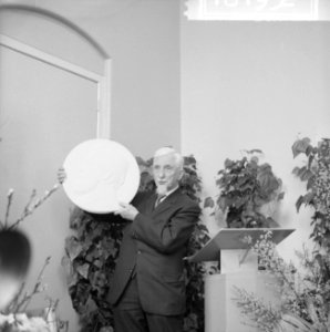 Opening Lagere Tuinbouwschool aan de Haverlandstraat te Rotterdam, mr De Vries , Bestanddeelnr 916-1952