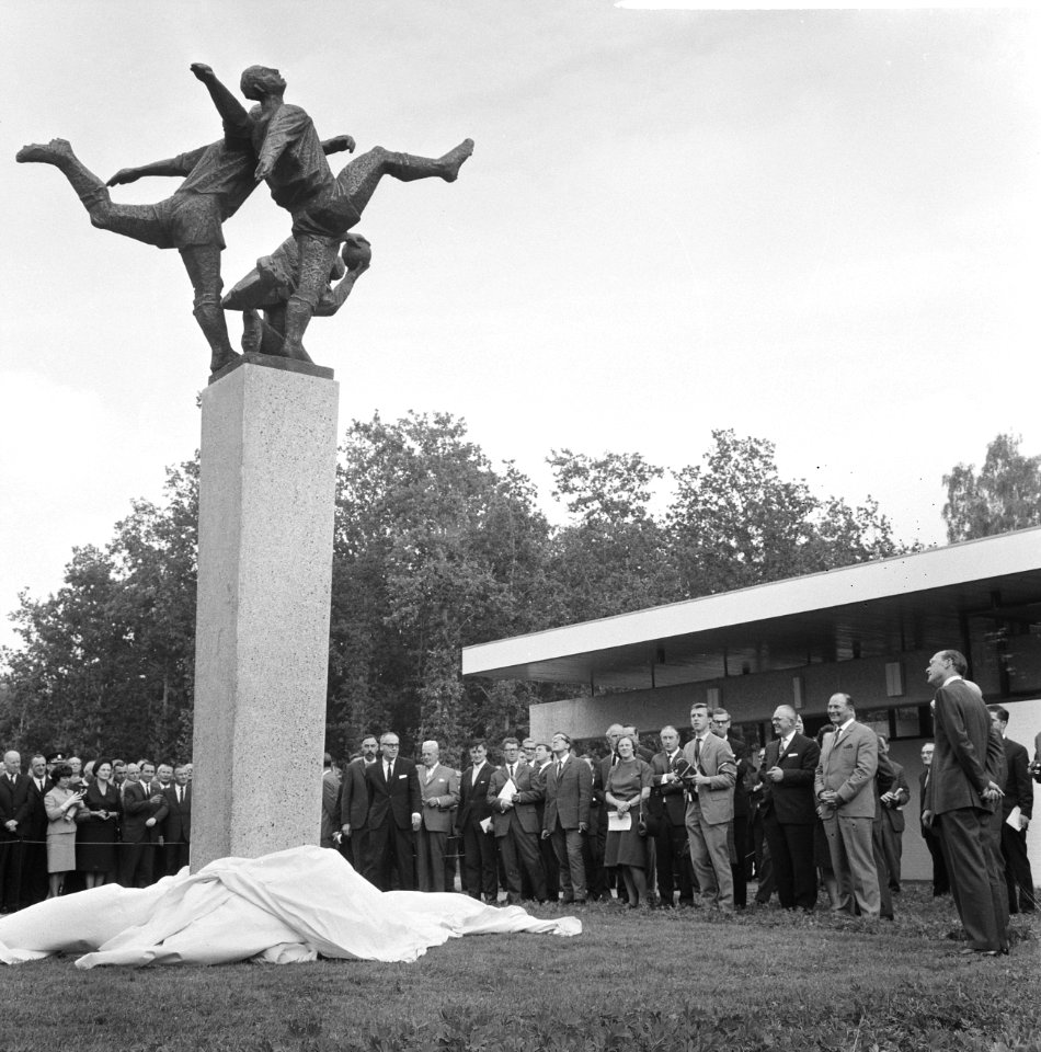 Opening KNVB-sportcentrum te Zeist door prins Bernhard, Bestanddeelnr 918-1902