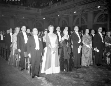 Opening van de 25ste boekenweek in het Concertgebouw, v.l.n.r. Minister mr. J. M, Bestanddeelnr 911-1199