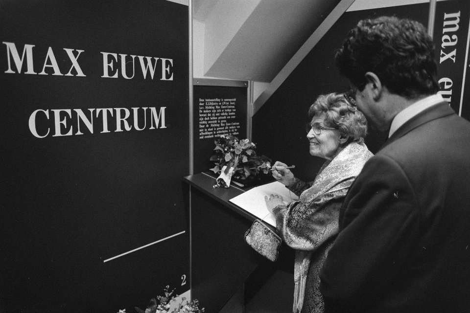 Opening Max Euwe centrum door mevrouw Euwe Bergman , weduwe van de in 1981 overl, Bestanddeelnr 933-8087