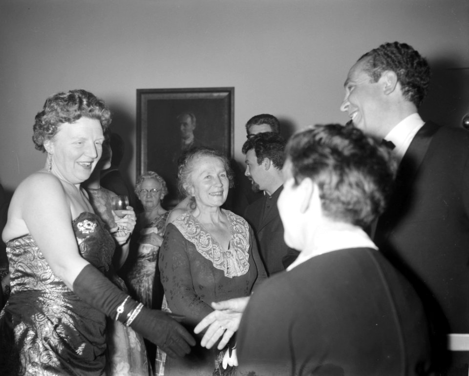 Opening van de 26e Boekenweek in het Concertgebouw te Amsterdam, tijdens de pauz, Bestanddeelnr 912-1378