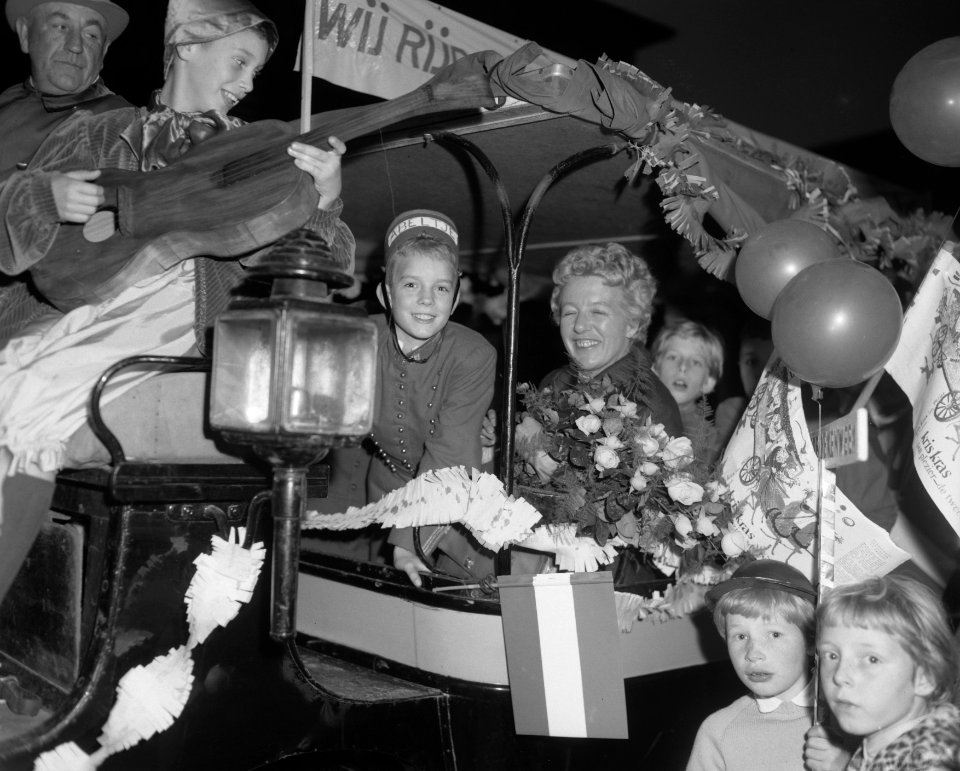 Opening kinderboekenweek en bekroning van het Kinderboek van het jaar 1958 te Ro, Bestanddeelnr 909-9331