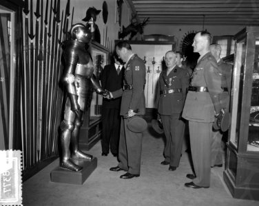 Opening oorlogsmuseum door Prins Bernhard te Leiden, Bestanddeelnr 907-8377