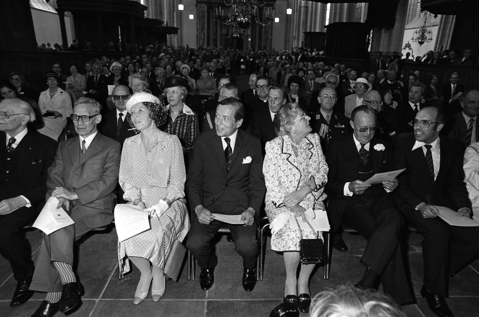 Opening Nieuwe Kerk in Amsterdam in aanwezigheid van de Koninklijke familie v.l, Bestanddeelnr 930-7766