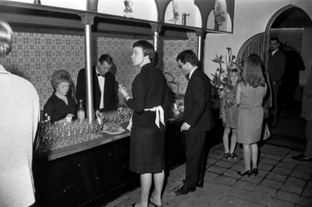 Opening Turks restaurant in Goudsbloemstraat in Amsterdamdoor de Turkse ambassad, Bestanddeelnr 920-2257