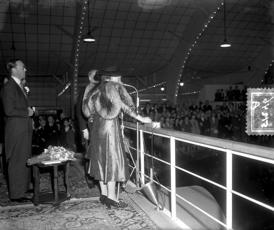 Opening tentoonstelling RAI door koningin Juliana optocht Kinkerstraat, Bestanddeelnr 934-5397