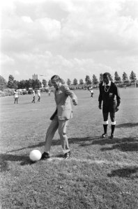 Opening Koninkrijksspelen door Prins Claus op AFC-terrein te Amsterdam, Prins Cl, Bestanddeelnr 924-7774