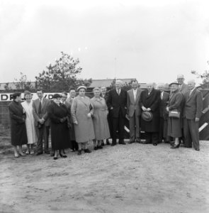 Opening toetsbedrijf voor de Pluimveeteelt in Putten door secretaris generaal Dr, Bestanddeelnr 909-5595