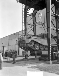 Opening tankwerkplaats door Prins Bernhard bij Amersfoort, Bestanddeelnr 907-7170