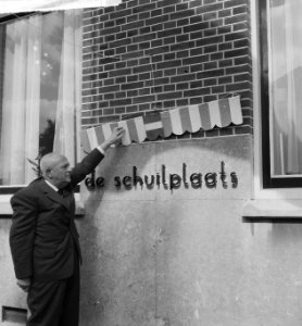 Opening tehuis voor geestelijk gehandicapten De Schuilplaats te Rotterdam. Man, Bestanddeelnr 912-6058