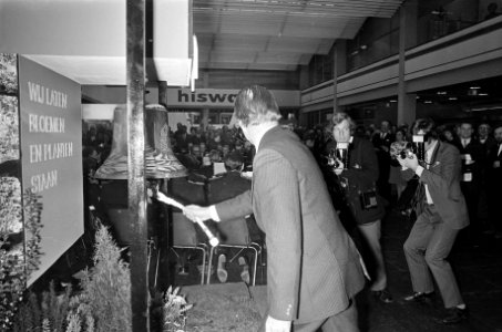 Opening HISWA in de RAI Amsterdam W Gerritsen (directeur-generaal Volksgezondh, Bestanddeelnr 925-4484