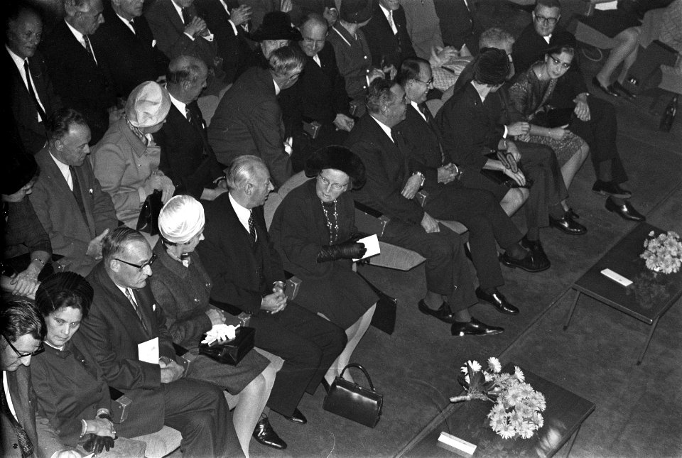 Opening IJ tunnel door koningin Juliana Hare Majesteit in RAI Congrescentrum, Bestanddeelnr 921-8121