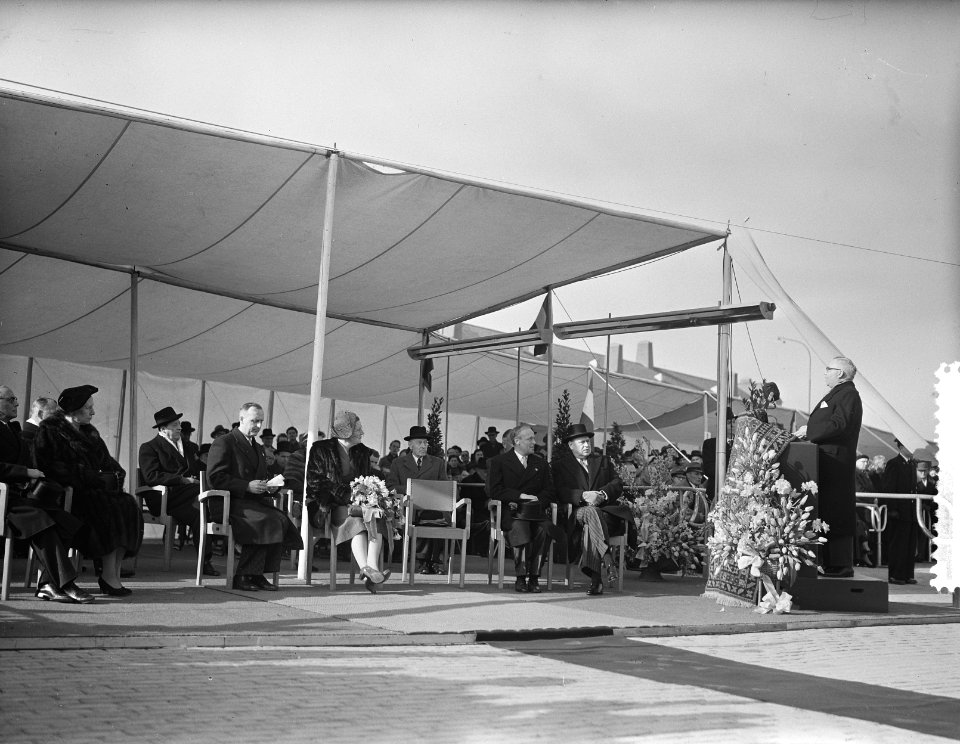 Opening Julianahal Jaarbeurs door Hare Majesteit de Koningin, Bestanddeelnr 907-6390