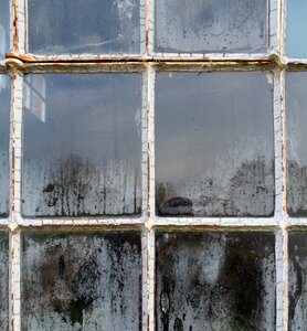 Structure dirty dusty