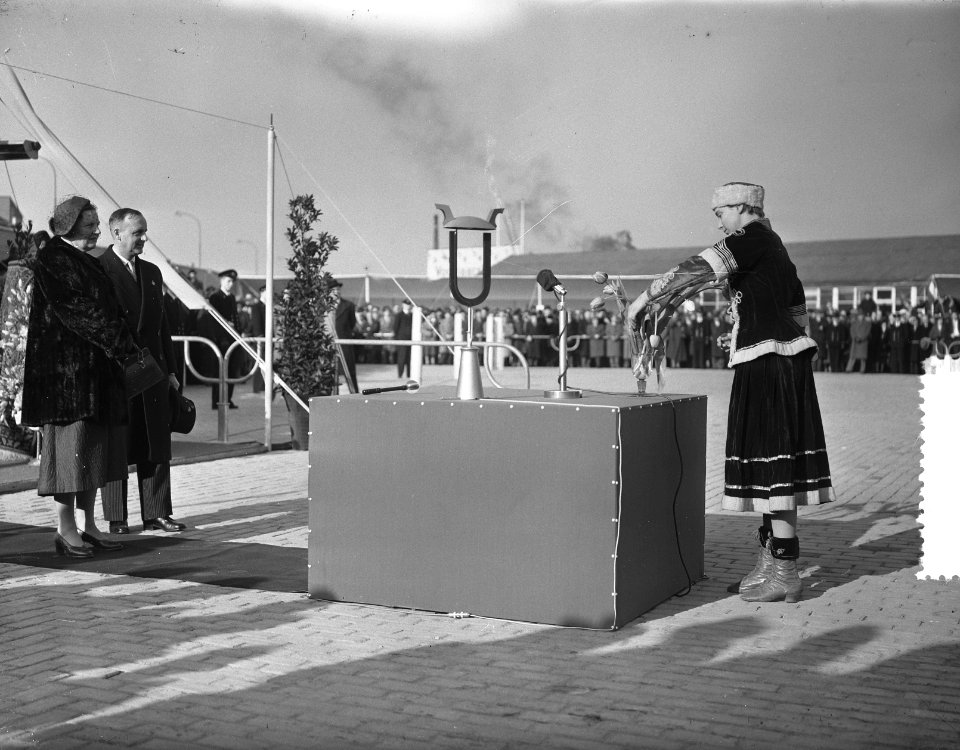 Opening Julianahal Jaarbeurs door Hare Majesteit de Koningin, Bestanddeelnr 907-6383