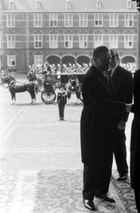 Opening in de Ridderzaal door minister van Binnenlandse Zaken Beernink (r), Bestanddeelnr 924-5395
