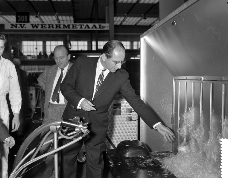Opening Macro Plastic door Minister De Pous te Utrecht, Bestanddeelnr 911-6848