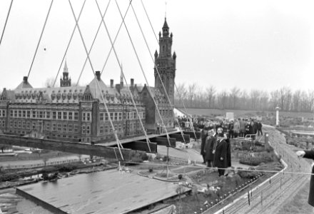 Opening Madurodam, het Vredespaleis in de takels, Bestanddeelnr 920-1786