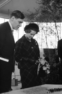 Opening Levend Erfdaal in bouwcentrum Rotterdam. Prinses Irene en ir. Meischke, Bestanddeelnr 913-0932