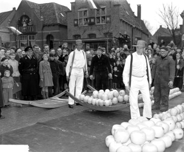 Opening kaasmarkt in Edam, Bestanddeelnr 934-5577