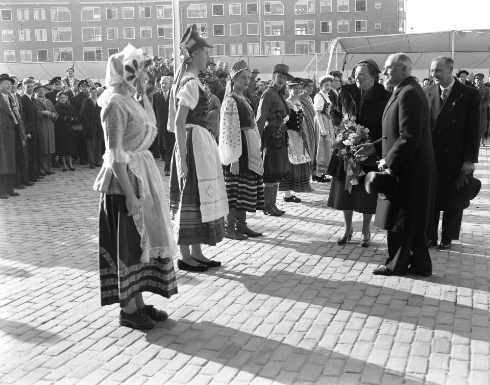 Opening Julianahal Jaarbeurs door Hare Majesteit de Koningin, Bestanddeelnr 907-6408