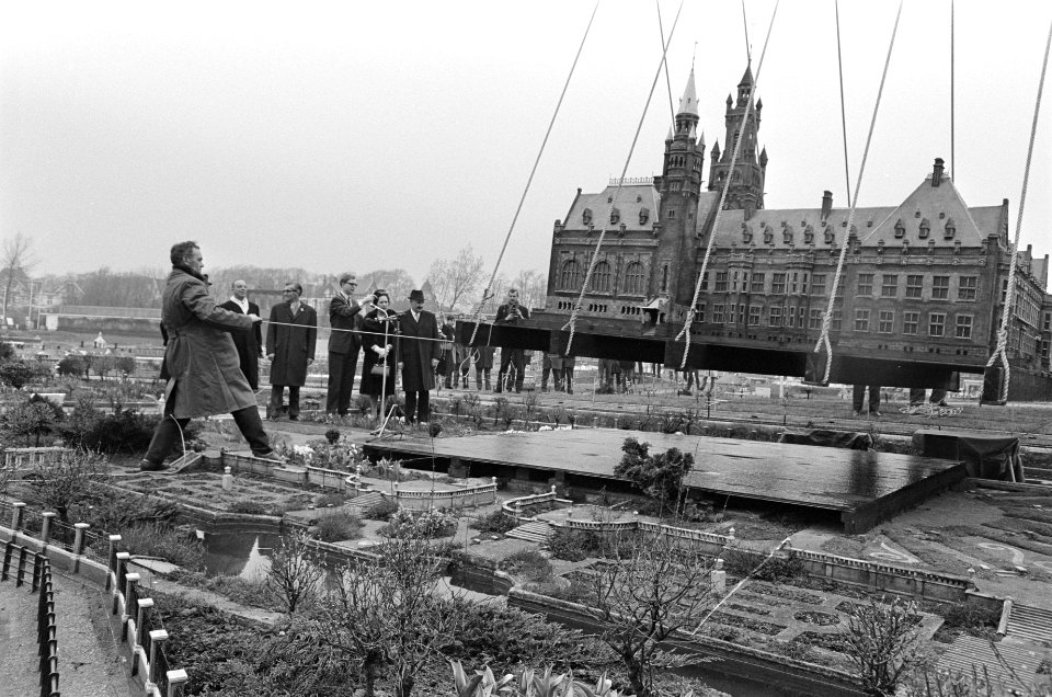 Opening Madurodam, het Vredespaleis in de takels, Bestanddeelnr 920-1787