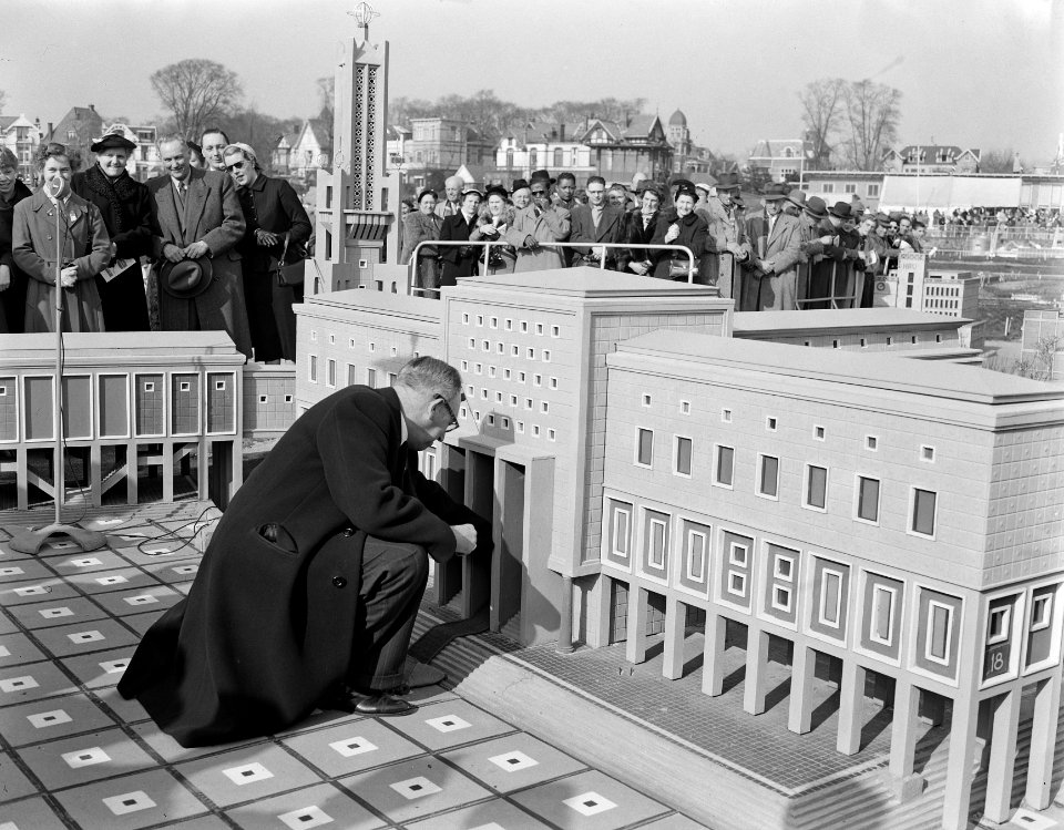 Opening Madurodam door Mr.L. A. Kespers, Bestanddeelnr 907-0505