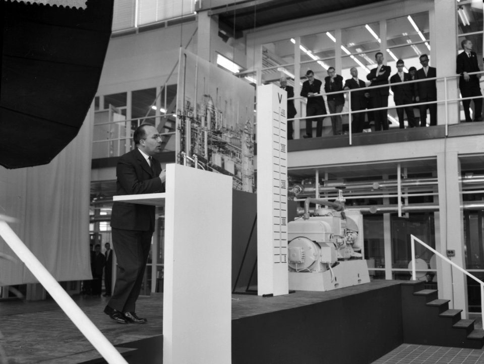 Opening hallen HTS Eindhoven, Minister Cals tijdens zijn rede, Bestanddeelnr 911-1946
