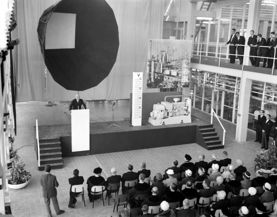 Opening hallen HTS Eindhoven, Minister Cals tijdens zijn rede, Bestanddeelnr 911-1943