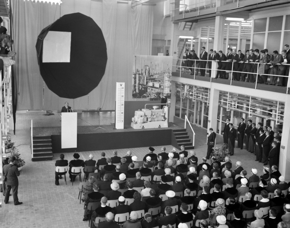 Opening hallen HTS Eindhoven, Minister Cals tijdens zijn rede, Bestanddeelnr 911-1944