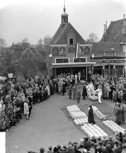 Opening kaasmarkt in Edam, Bestanddeelnr 906-3475