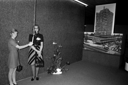 Opening hoofdkantoor Albert Heyn te Zaandam, Bestanddeelnr 925-1534