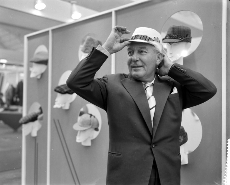Opening van de 15e herenmodebeurs in de RAI Mathieu van Eysden toont de nieuwste, Bestanddeelnr 911-5889