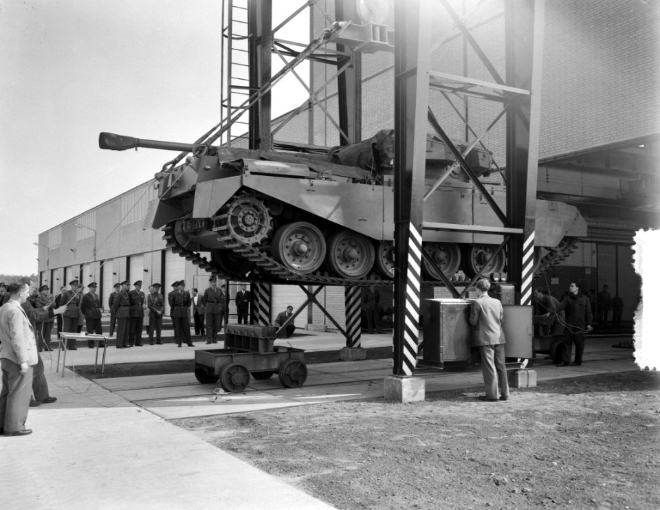 Opening tankwerkplaats door Prins Bernhard bij Amersfoort, Bestanddeelnr 907-7168