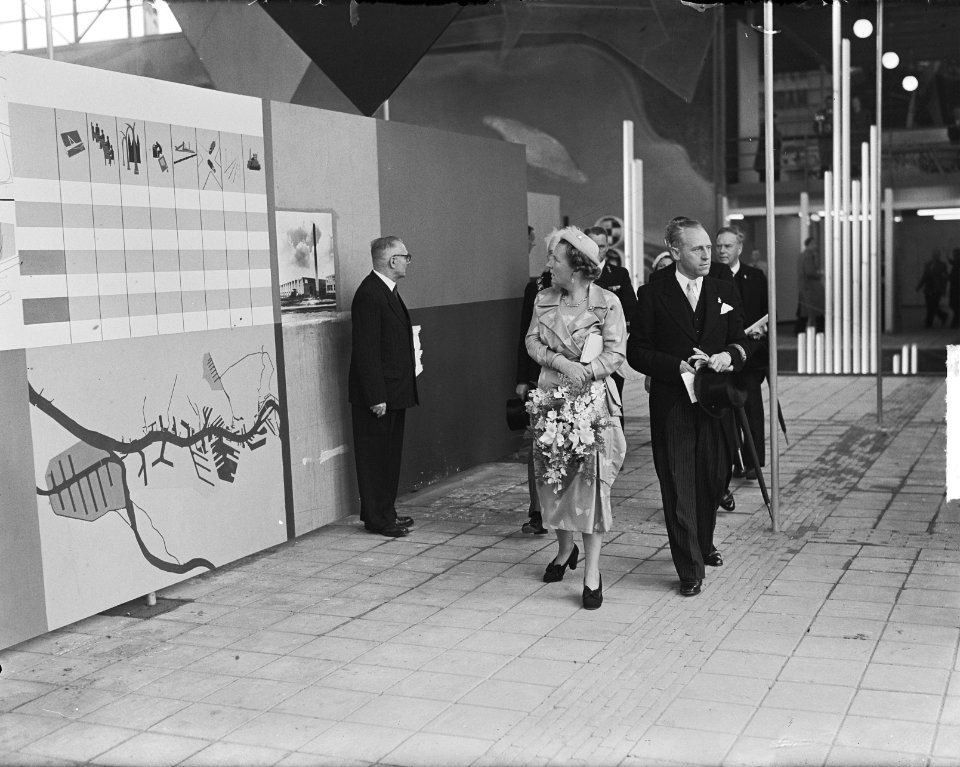 Opening tentoonstelling 'Ahoy' te Rotterdam door koningin Juliana, Bestanddeelnr 904-0196