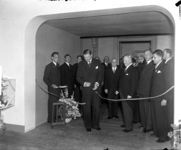 Opening tentoonstelling Koninklijke pettenmaatschappij Den Haag door Minister Va, Bestanddeelnr 904-0280