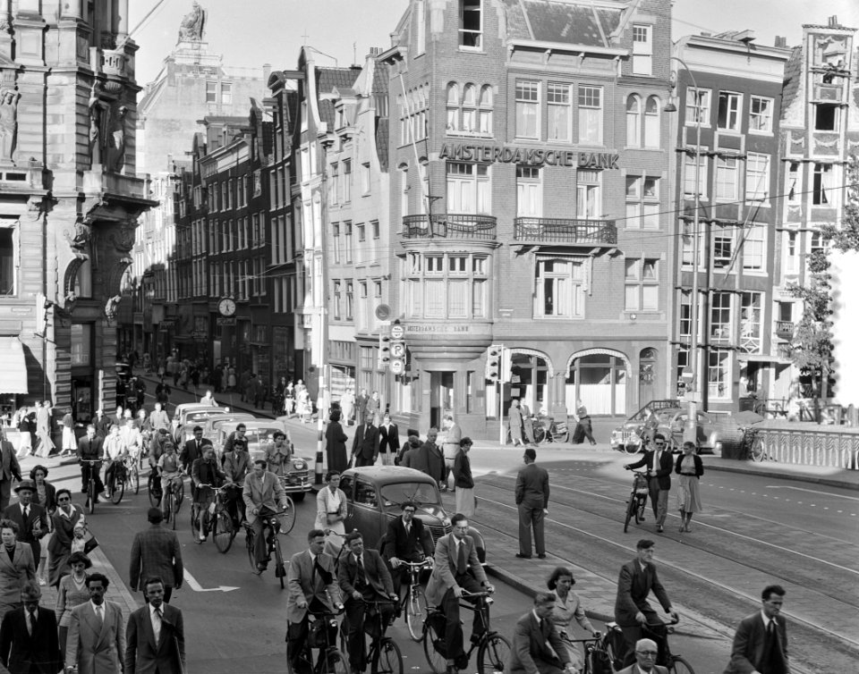 Opdracht Verboom. Drukte met fietsen in stad, Bestanddeelnr 905-2883