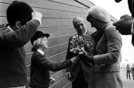 Opening Hippisch Centrum Flevoland in Dronten door Prinses Margriet, Bestanddeelnr 928-4605