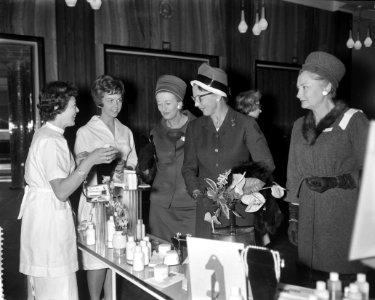 Opening Internationaal congres voor schoonheidsverzorging mevrouw Van Hall tijde, Bestanddeelnr 911-5692