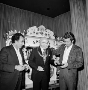 Opening IBM-schaaktoernooi in Hiltonhotel te Amsterdam, vlnr Petrosjan, Burg, Bestanddeelnr 926-5487