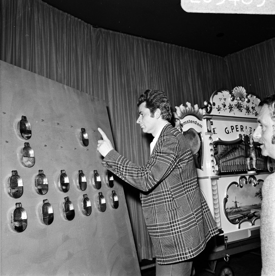 Opening IBM-schaaktoernooi in Hiltonhotel te Amsterdam, Spasski tijdens loting, Bestanddeelnr 926-5489