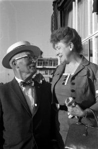 Opdracht Vrije Volk . Professor Allen met vrouw, Bestanddeelnr 912-8230