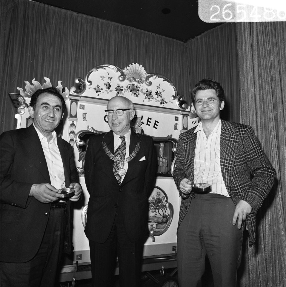 Opening IBM-schaaktoernooi in Hiltonhotel te Amsterdam, vlnr Petrosjan, Burg, Bestanddeelnr 926-5486