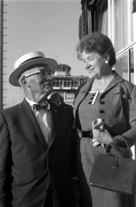 Opdracht Vrije Volk . Professor Allen met vrouw, Bestanddeelnr 912-8229