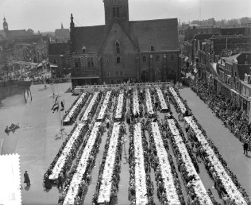 Opening jubileafeesten Alkmaar massa maaltijd, Bestanddeelnr 906-6038
