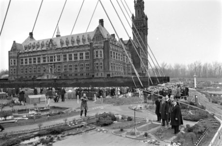 Opening Madurodam, het Vredespaleis in de takels, Bestanddeelnr 920-1785
