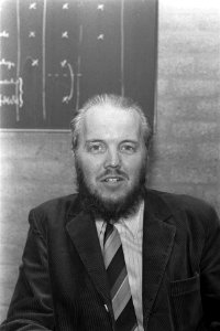 Opdracht Wegener, dr. G. Dekker in theologie gebouw VU, Bestanddeelnr 924-8922
