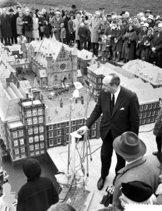 Opening Madurodam door Minister van Binnenlandse Zaken Mr. E. H. Toxopeus . Mini, Bestanddeelnr 912-2855