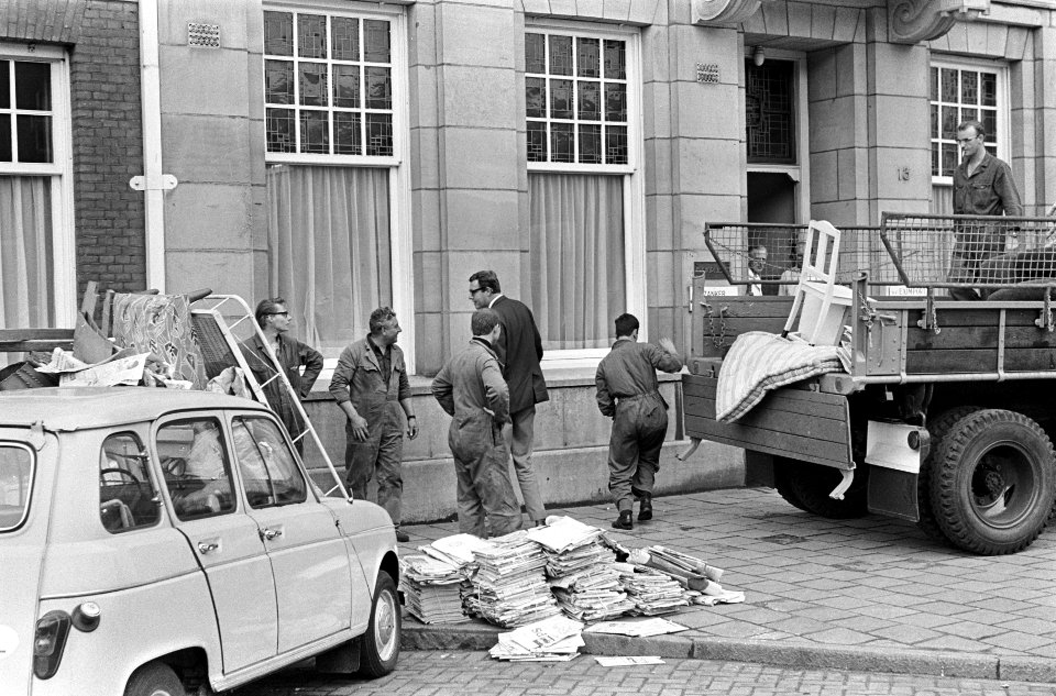 Opdracht Vrije Volk , huisuitzetting op Brunnersplein 1, Bestanddeelnr 919-3754